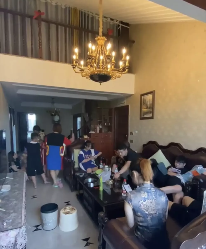 13 người cháu về nhà ông bà nghỉ hè: Vài ngày đã bay 18kg gạo