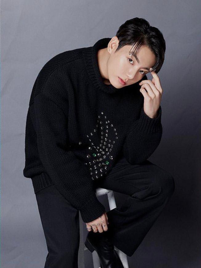 Thù lao hậu hĩnh của BTS trên Instagram: V sương sương 19 tỷ một bài