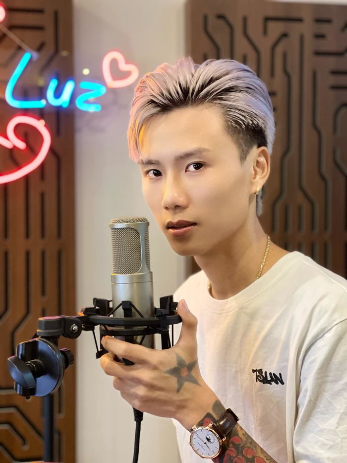 Chán làm TikToker, Đạt Villa lấn sân ca sĩ: Giọng hát live gây lú