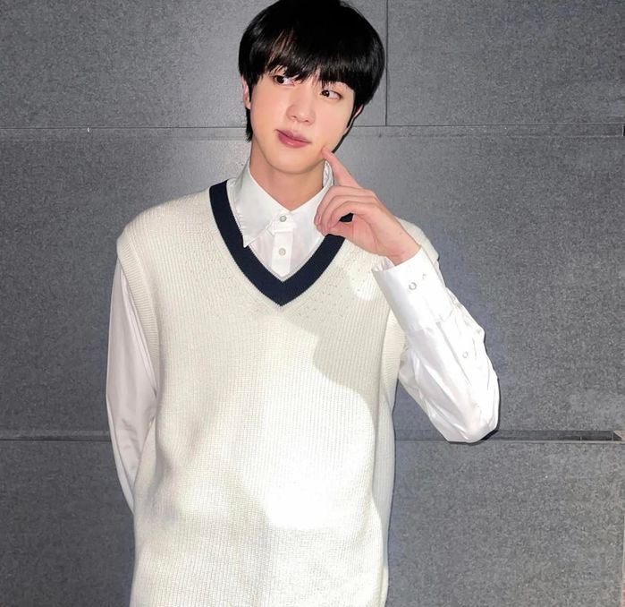 Thù lao hậu hĩnh của BTS trên Instagram: V sương sương 19 tỷ một bài