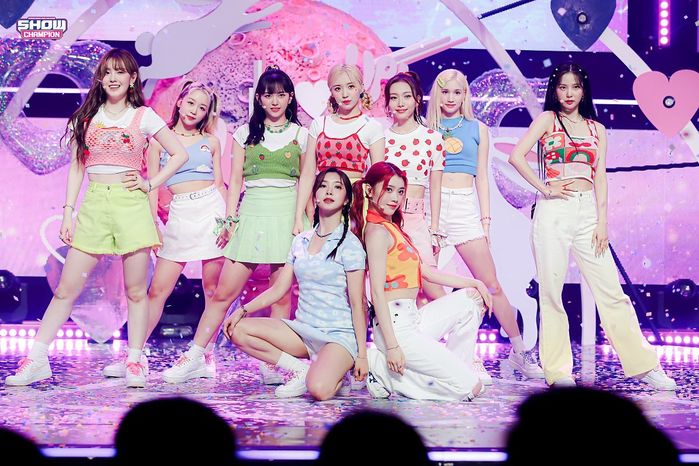Idol suýt ra mắt trong nhóm khác: Mino từng là thành viên Block B