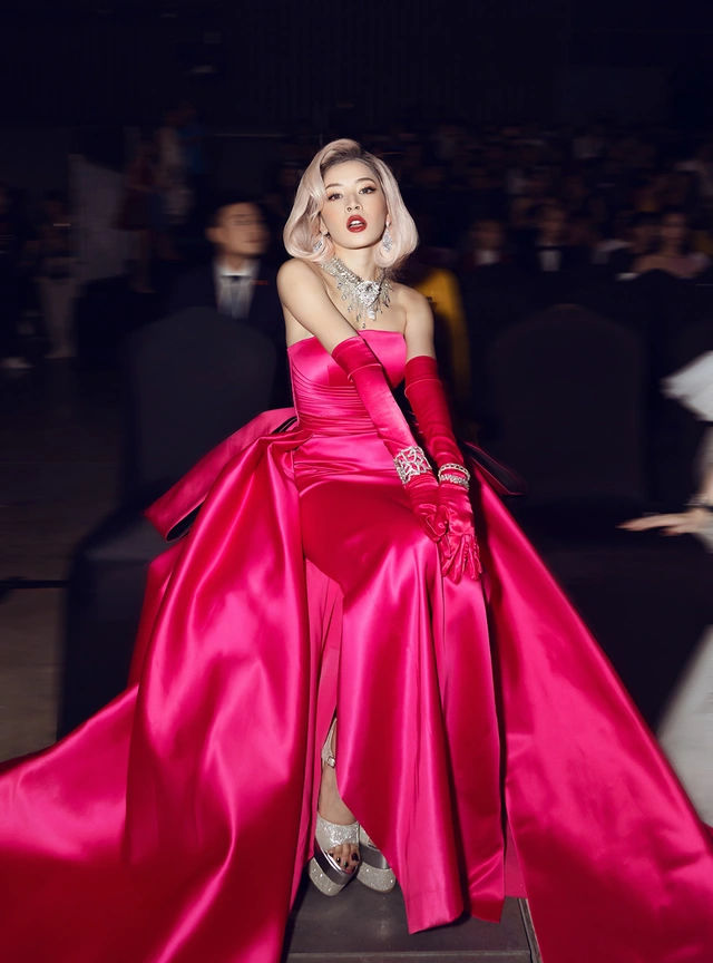 7749 lần hóa trang của Chi Pu: Bất ngờ nhất là màn cosplay chính mình
