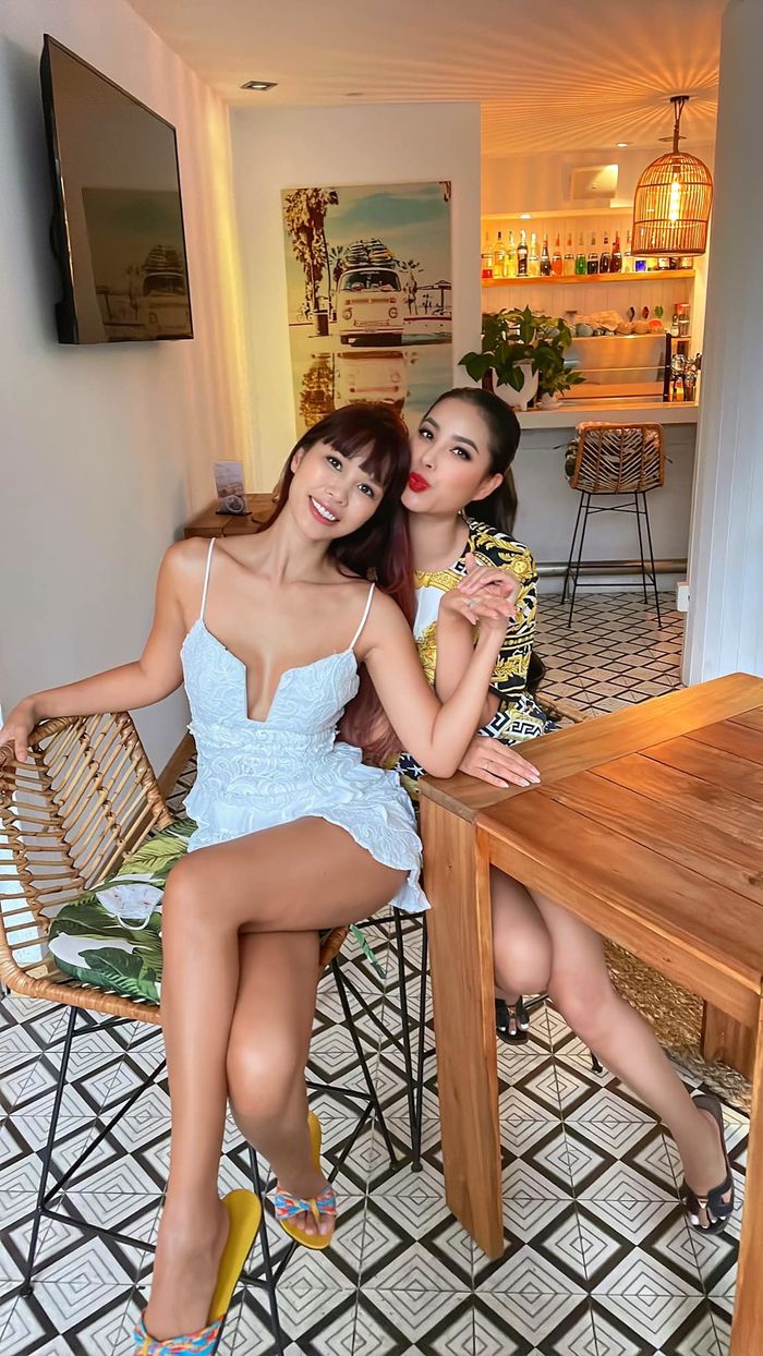 Ảnh hot sao Việt 10/7: Hà Anh hội ngộ học trò Phạm Hương để ủ mưu
