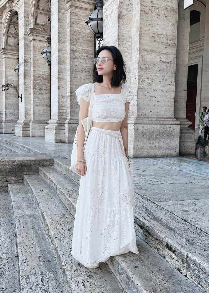 Mỹ nhân Việt khoe street style mùa hè ở trời Tây