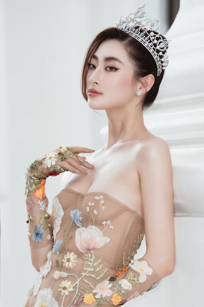 Á hậu 2 Hoa hậu Siêu Quốc gia 2022 chạm trán váy áo với loạt mỹ nhân
