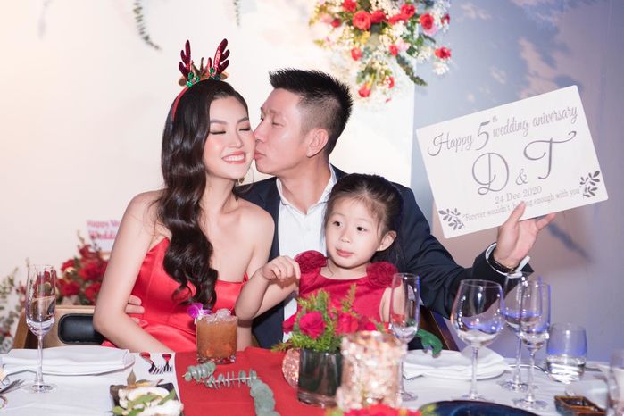 Hoa, Á hậu vội theo chồng sau đăng quang: Tường San tái xuất showbiz