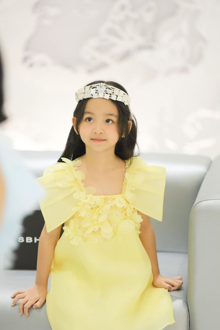 Hoa, Á hậu vội theo chồng sau đăng quang: Tường San tái xuất showbiz