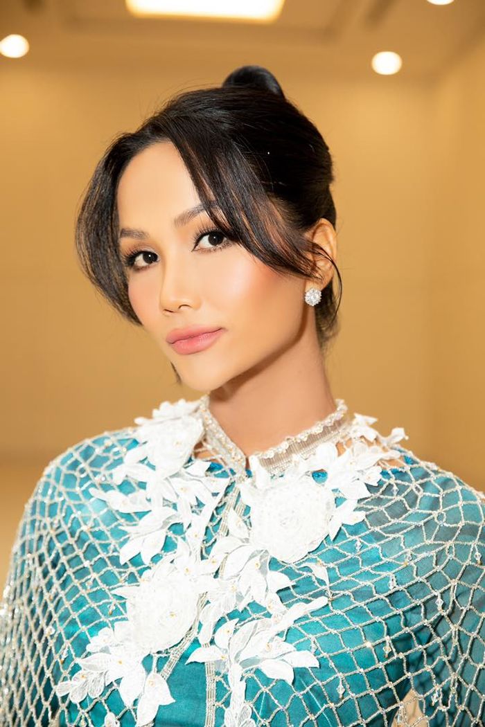 Á hậu Vũ Hoàng My trực tiếp đào tạo Ngọc Châu thi Miss Universe 2022