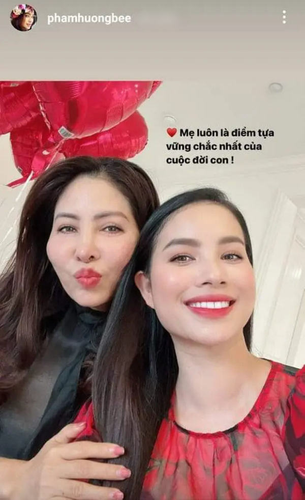 Ai làm lại mẹ Phạm Hương: bà của 5 đứa cháu vẫn diện đồ tắm cực nuột