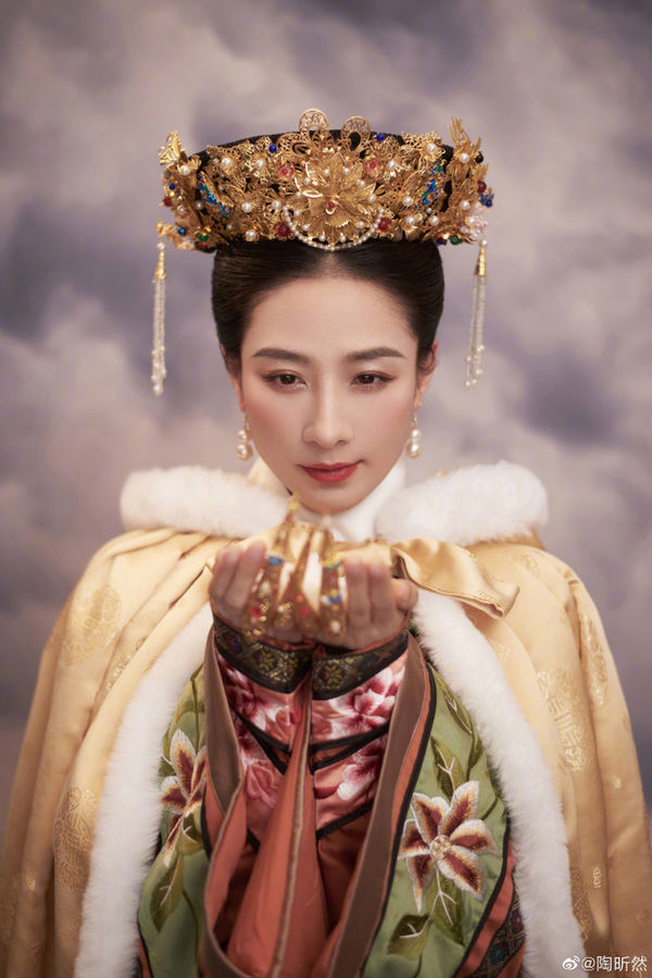 An Lăng Dung Chân Hoàn truyện: Tái xuất là Hoàng hậu, đẹp nhưng lạ