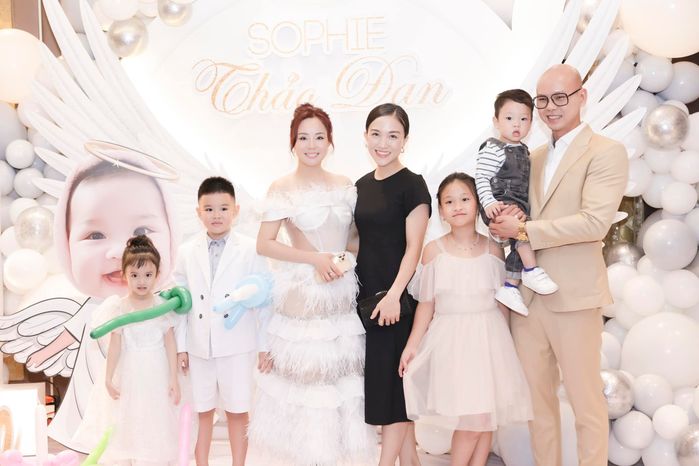 Ảnh hot sao Việt 18/7: Vy Oanh mừng sinh nhật con ở khách sạn 6 sao