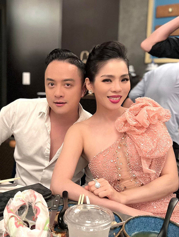 Ảnh hot sao Việt 19/7: Khánh Vân thân thiết bên Phạm Hương