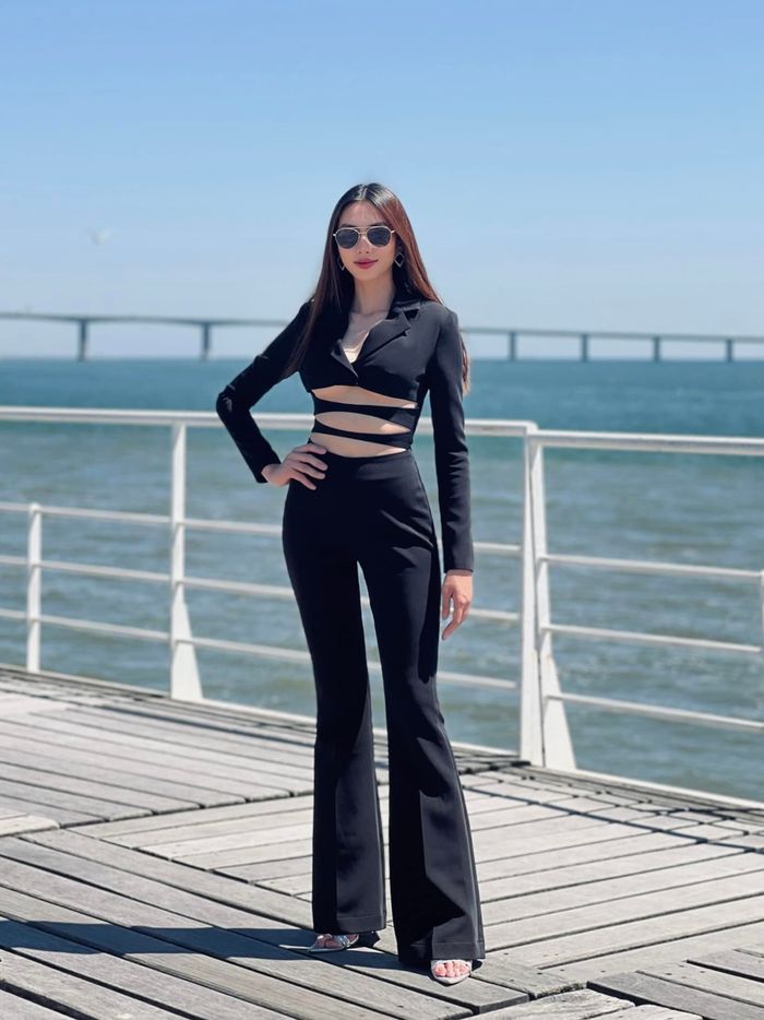 Ảnh hot sao Việt 21/7: BB Trần - Hải Triều diện đồ tắm chào hè