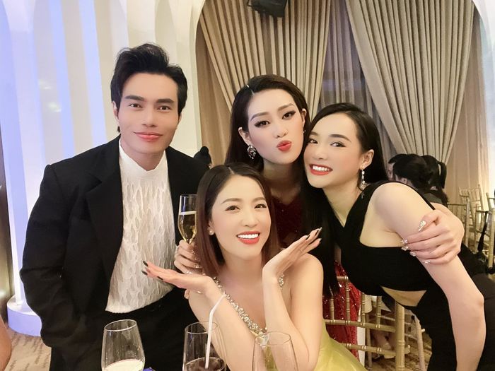 Ảnh hot sao Việt 27/7: Dàn sao đổ bộ tiệc mừng của Khánh Vân