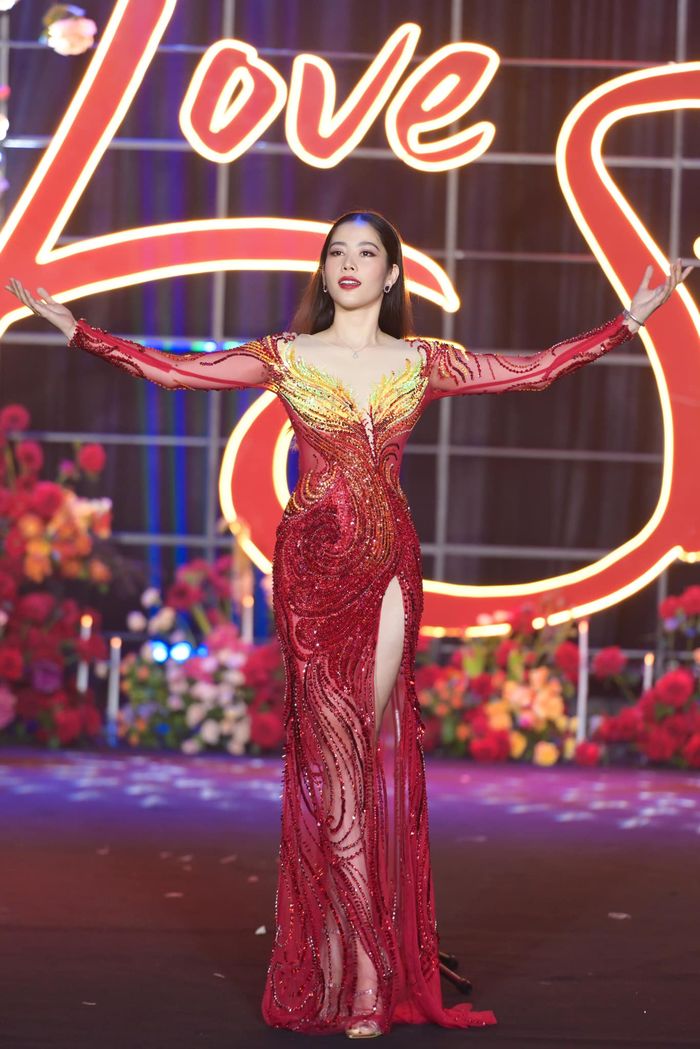 Ảnh hot sao Việt 8/7: Nam Em diện váy dạ hội Chung kết Miss World VN