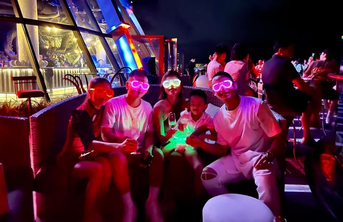 Ảnh hot sao Việt 10/7: Hà Anh hội ngộ học trò Phạm Hương để ủ mưu