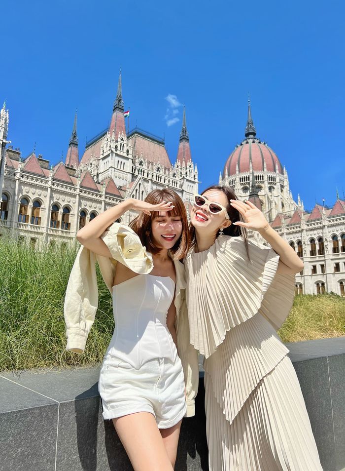 Bạn thân nhà người ta: Chơi thân 18 năm, đèo nhau đi hết 18 quốc gia