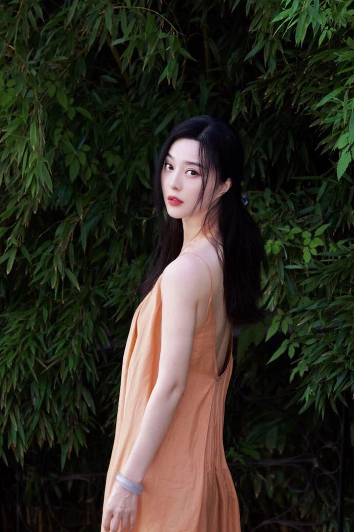 Băng Phạm chính thức tái xuất: Khí chất sang chảnh trong vai bà trùm