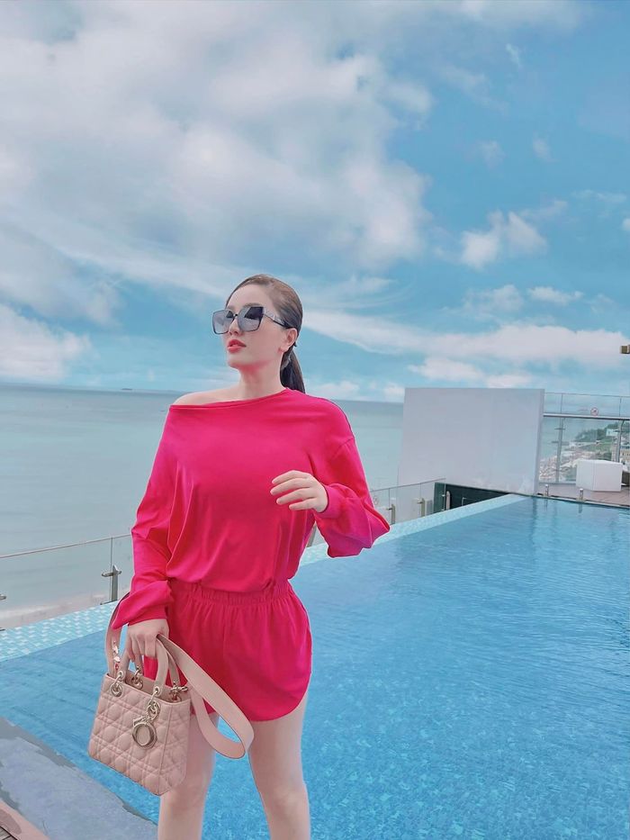 Bảo Thy và BST đồ hè rực rỡ, tôn lên làn da trắng ngần