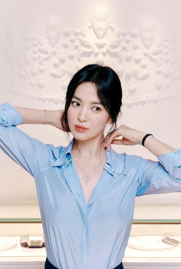 Bí quyết có làn da không tuổi như Song Hye Kyo: Rửa mặt bằng nước ấm