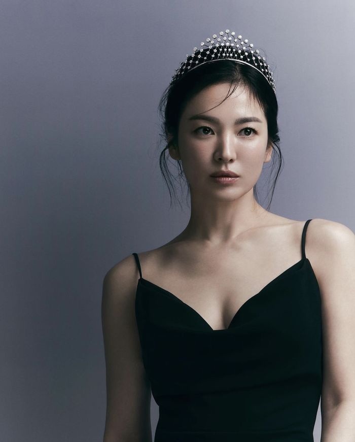 Bí quyết có làn da không tuổi như Song Hye Kyo: Rửa mặt bằng nước ấm