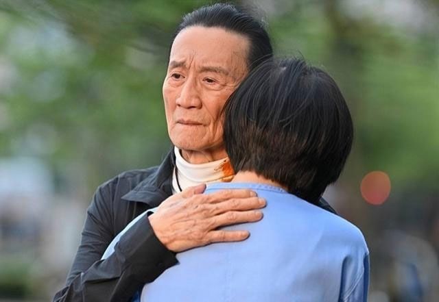 Bố đẻ Tạ Đình Phong sự nghiệp lên hương: 86 tuổi trở thành Ảnh đế 