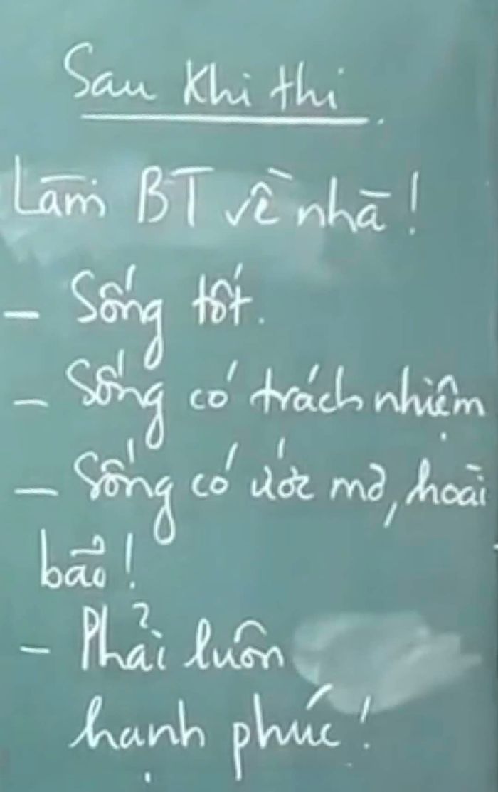 Buổi học cuối cùng, cô giáo bật khóc: Chúng em chỉ có tình cảm thôi
