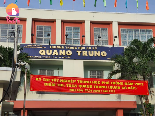 Cảm nghĩ của phụ huynh vào ngày đầu tiên của kỳ thi TN THPT