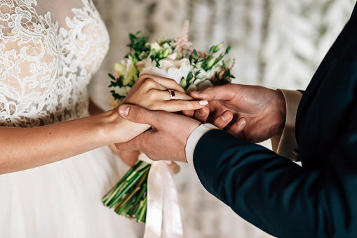 Cặp đôi kết hôn sau chưa đầy 24 tiếng hẹn hò: Có quá vội vàng?