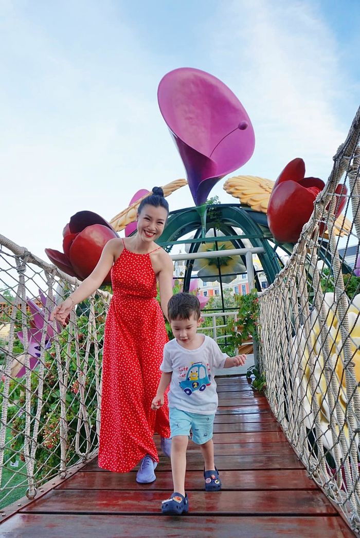 Cặp đôi ly hôn vẫn du lịch vì con: Nhật Kim Anh và chồng cũ văn minh