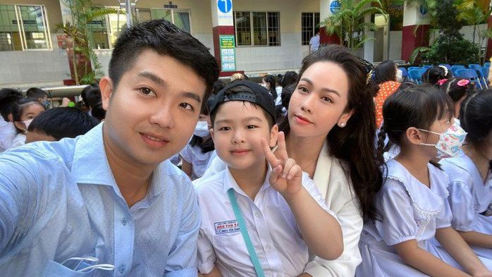 Cặp đôi ly hôn vẫn du lịch vì con: Nhật Kim Anh và chồng cũ văn minh
