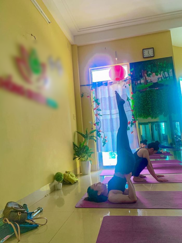 Câu chuyện truyền cảm hứng của cô gái một chân và tình yêu Yoga
