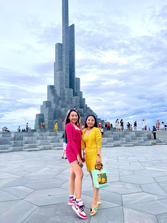 Nam vương bị mẹ bạn gái 2k3 cấm cản, Hòa Minzy trải lòng đồng cảm