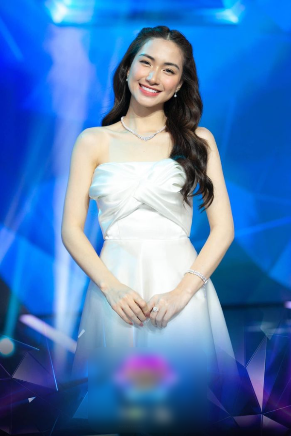 Nam vương bị mẹ bạn gái 2k3 cấm cản, Hòa Minzy trải lòng đồng cảm