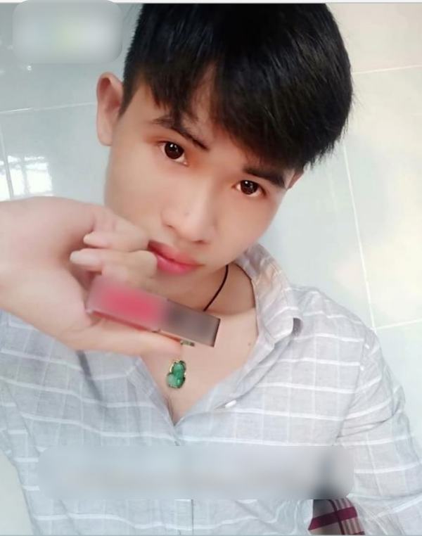 Chàng soái ca chuyển giới thành phụ nữ để kết hôn với người yêu cũ