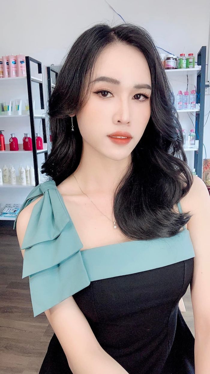 Chàng soái ca chuyển giới thành phụ nữ để kết hôn với người yêu cũ