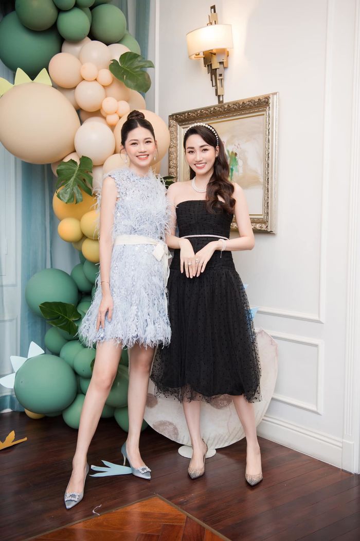 Chị em tài sắc trong Vbiz: Nữ hoàng ảnh lịch Diễm My và chị đẹp xỉu