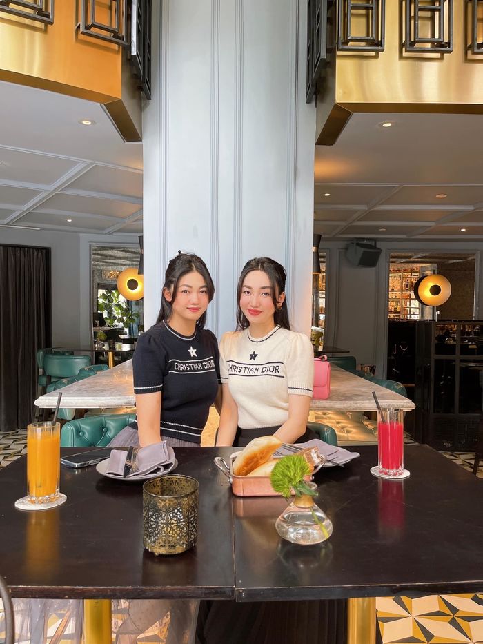 Chị em tài sắc trong Vbiz: Nữ hoàng ảnh lịch Diễm My và chị đẹp xỉu