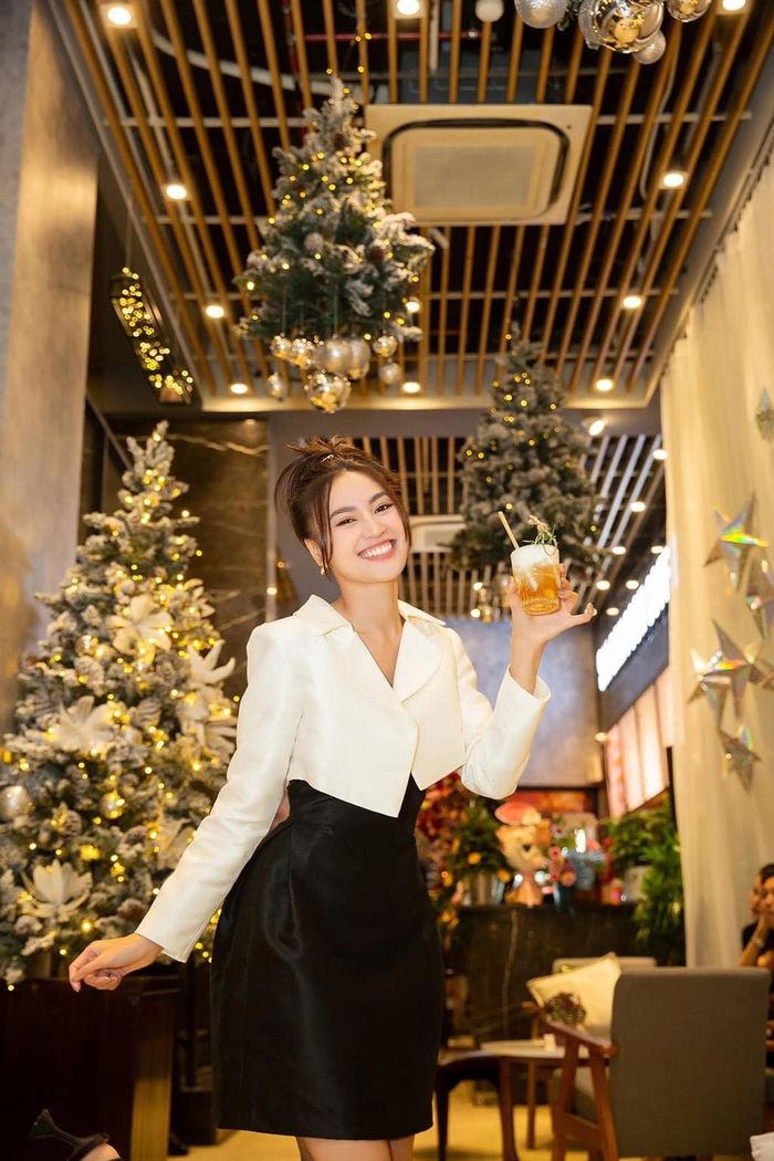 Có 2 căn hộ, 2 xế hộp vẫn chưa đã: Lan Ngọc lại xây biệt thự siêu to