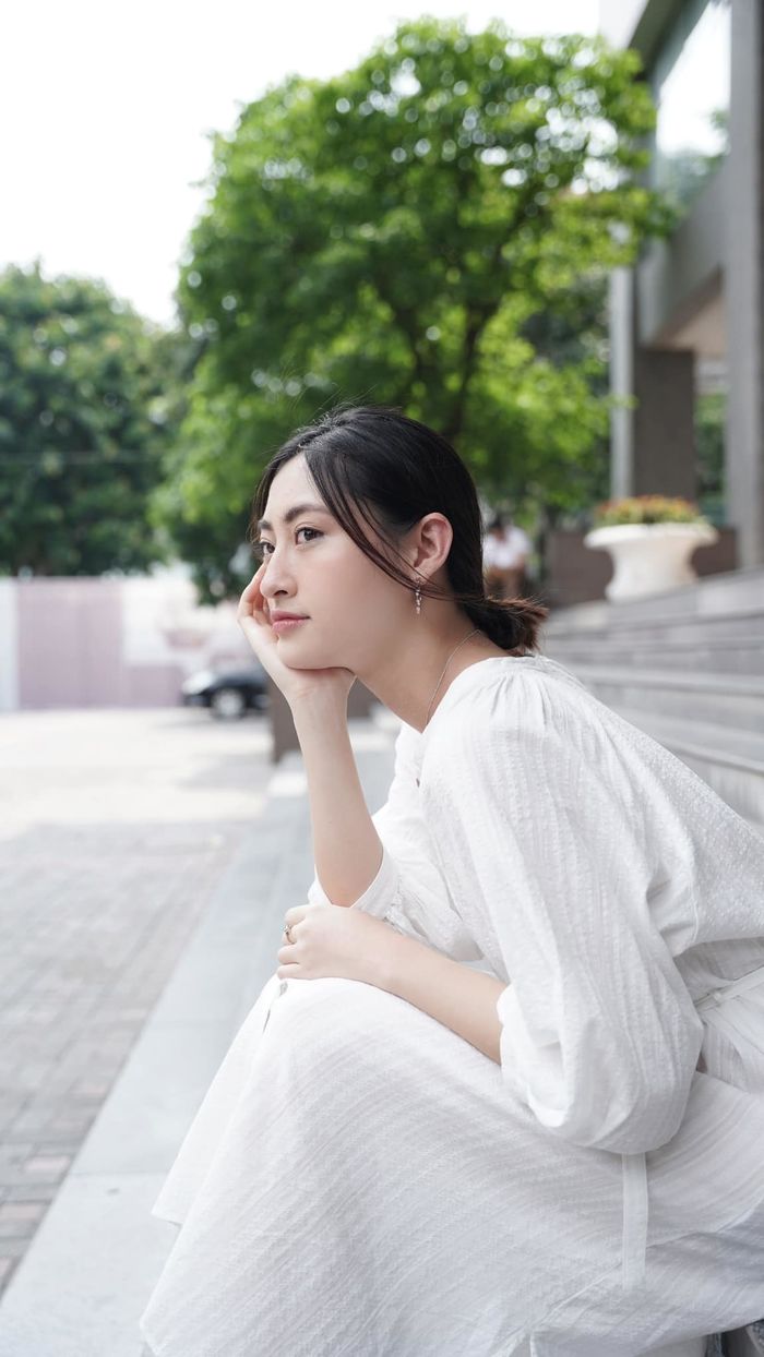 Trước khi hết nhiệm kì, Lương Thùy Linh tốt nghiệp ĐH bằng xuất sắc