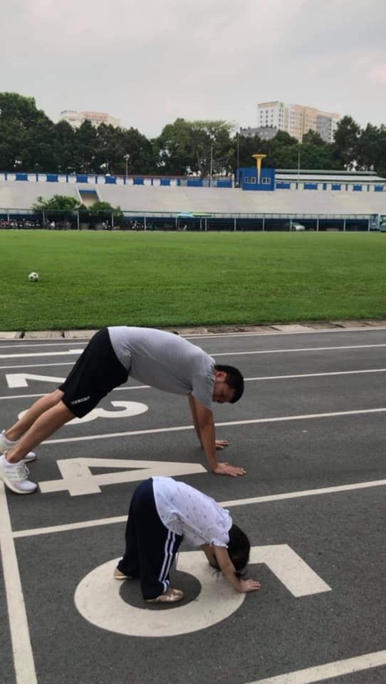 Con gái Trường Giang: giống mẹ mỗi cái xinh, máu hài di truyền từ bố