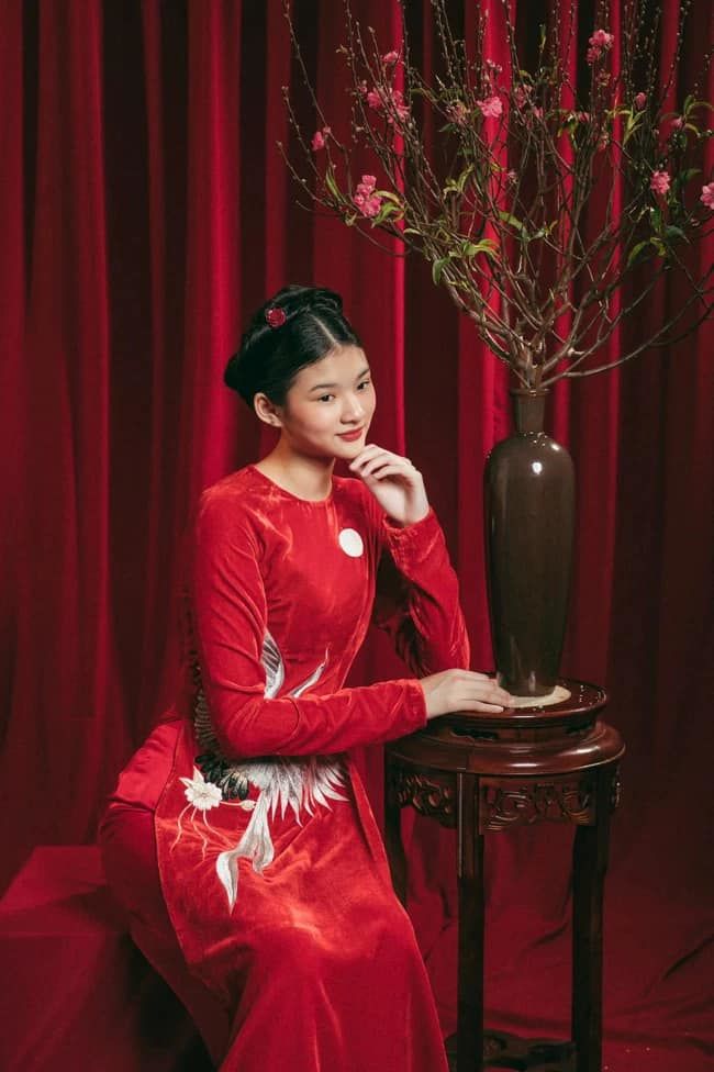 Con gái Trương Ngọc Ánh: xinh như Hoa hậu, 14 tuổi đã cao gần bằng bố