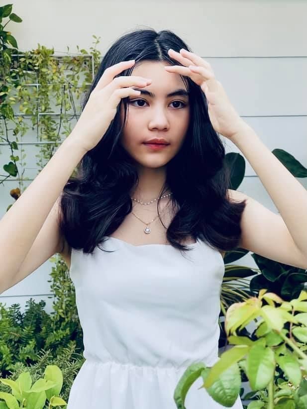 Con gái út của Quyền Linh trổ sắc xinh đẹp khi bước sang tuổi 14