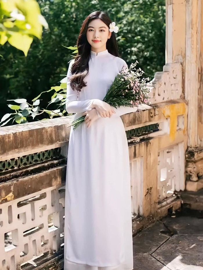 Con gái sao Việt diện áo dài trắng: Lọ Lem xứng danh Hoa hậu tương lai