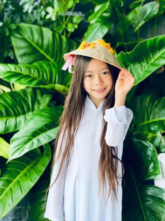 Con gái sao Việt diện áo dài trắng: Lọ Lem xứng danh Hoa hậu tương lai