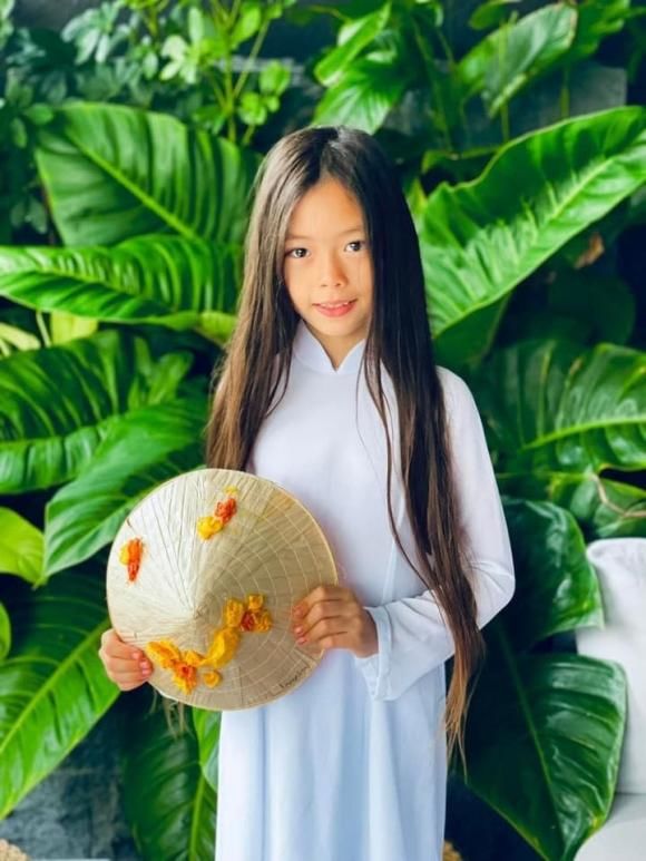 Con gái sao Việt diện áo dài trắng: Lọ Lem xứng danh Hoa hậu tương lai