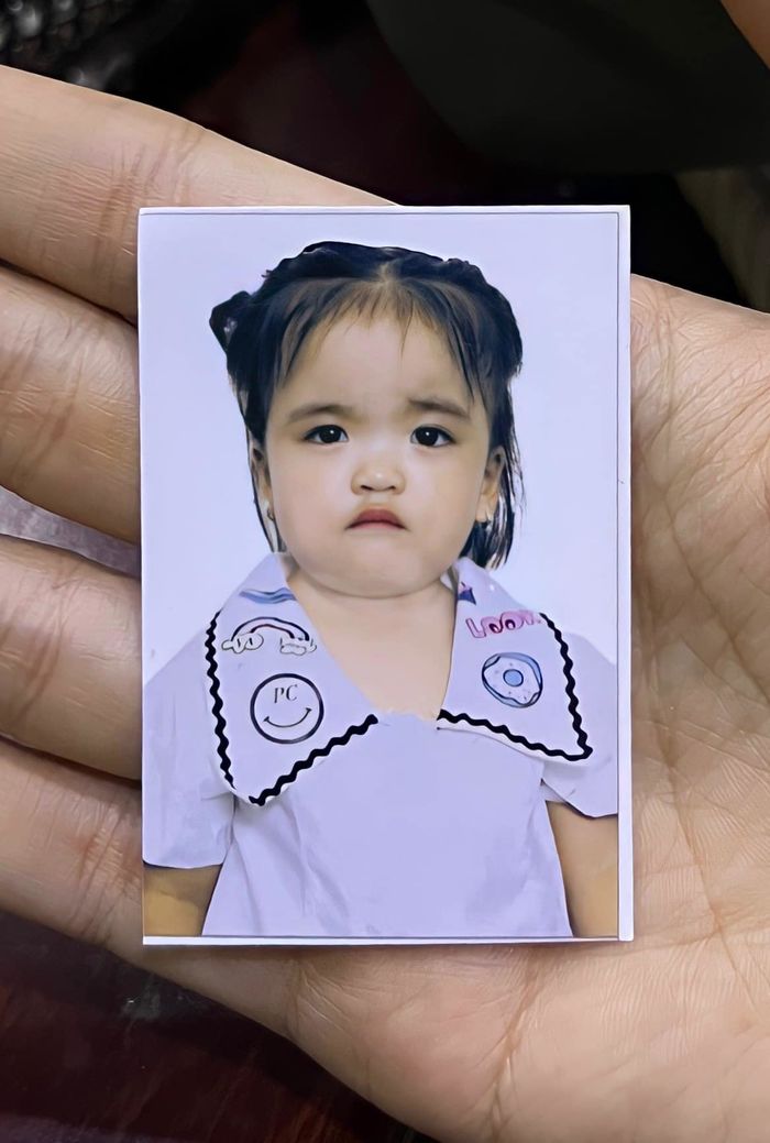 Con sao Việt chụp ảnh thẻ: Ái nữ nhà Mạc Văn Khoa mặt căng đét