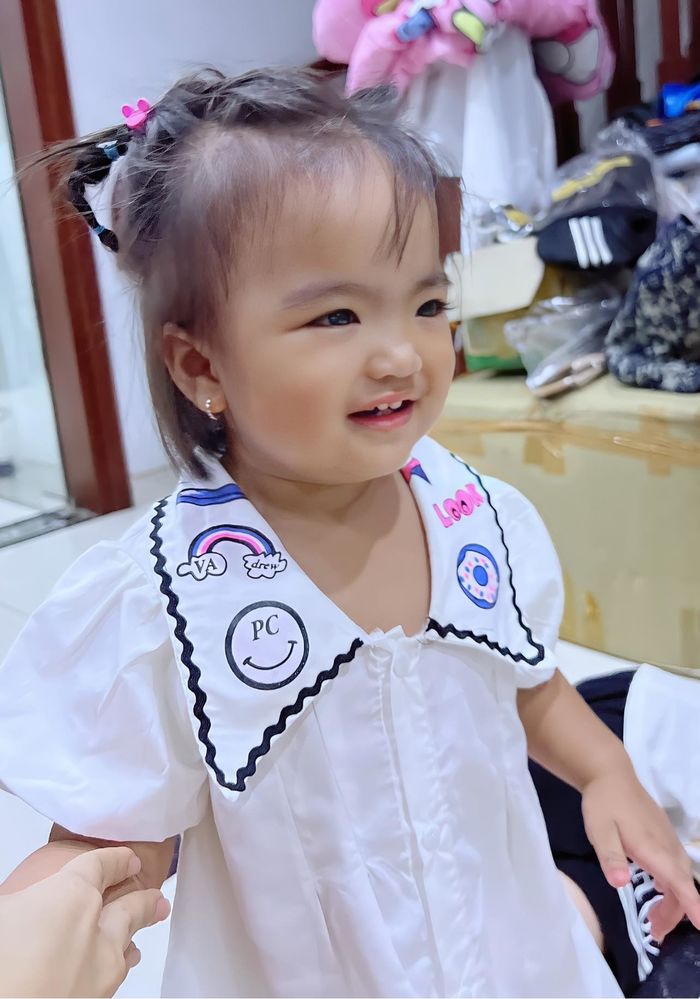 Con sao Việt chụp ảnh thẻ: Ái nữ nhà Mạc Văn Khoa mặt căng đét