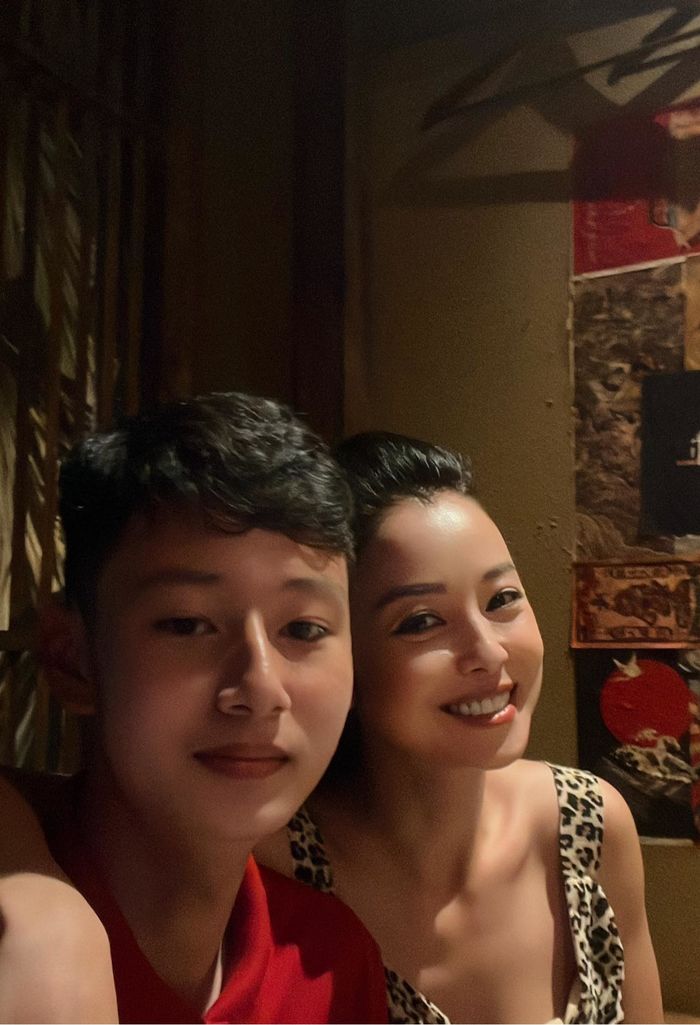 Con trai Jennifer Phạm mừng sinh nhật mẹ sau 3 năm xa cách