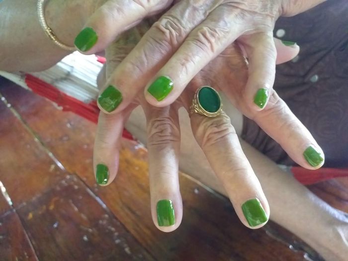 Cụ bà U70 vẫn nghiện làm đẹp: Mỗi tháng được chồng đưa đi làm móng
